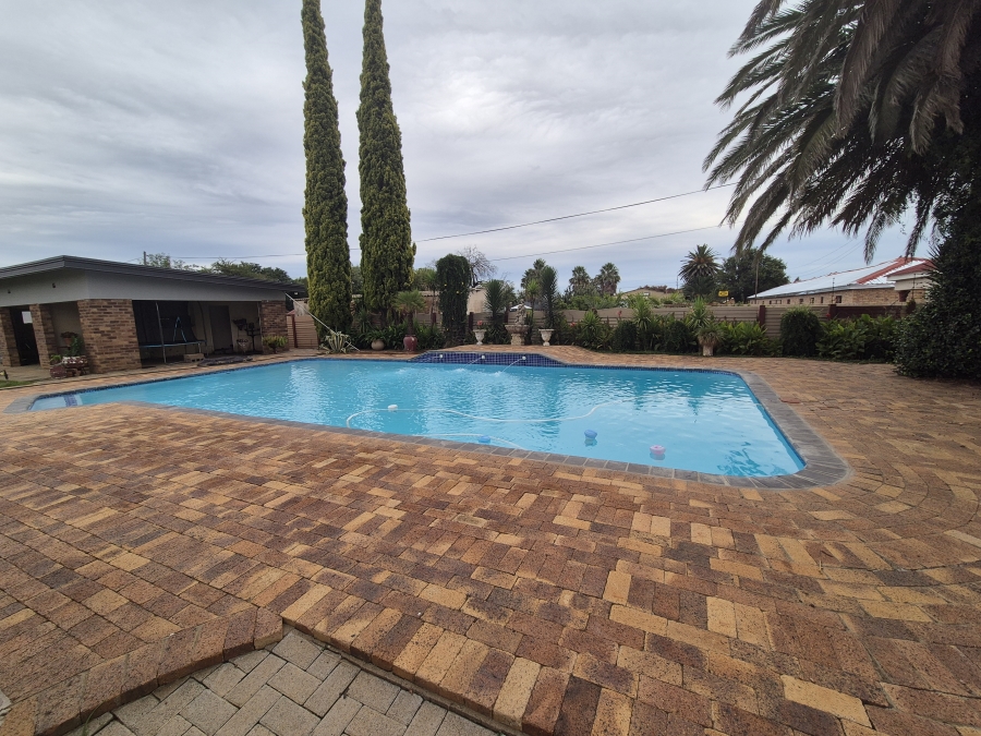 5 Bedroom Property for Sale in Wolmaransstad North West